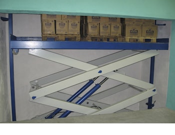 Ножничный подъемник в шахте